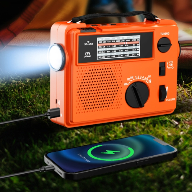 портативный динамо радиоприемник с фонариком