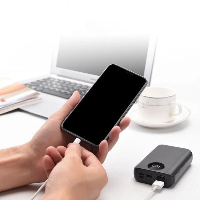 повербанк для телефона на аккумуляторах 18650