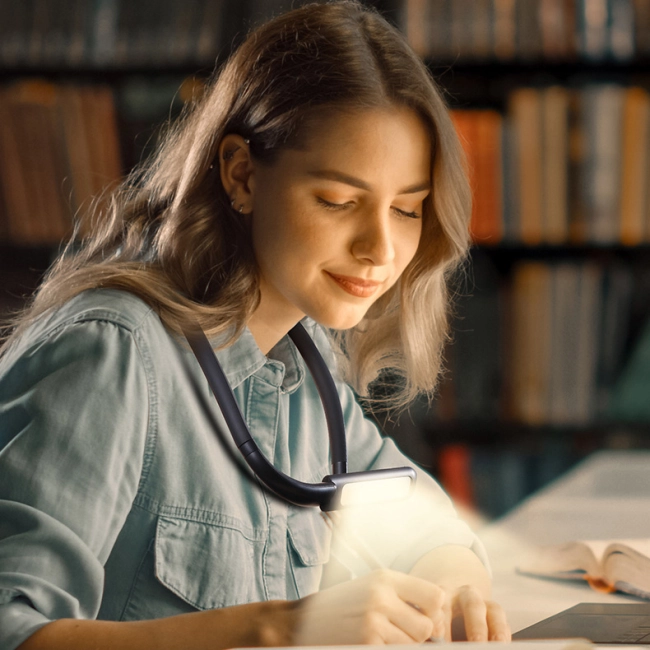 гибкий светильник на шею для чтения