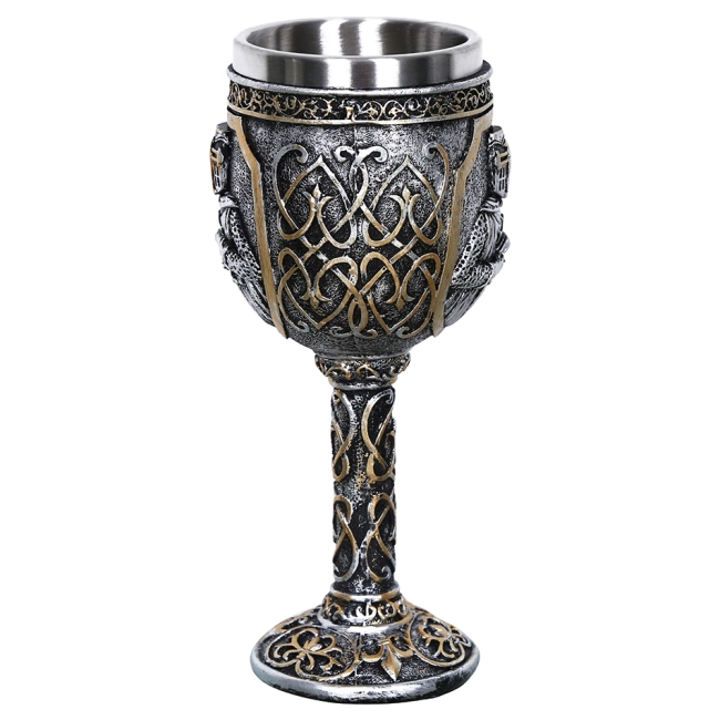 металлический кубок для вина