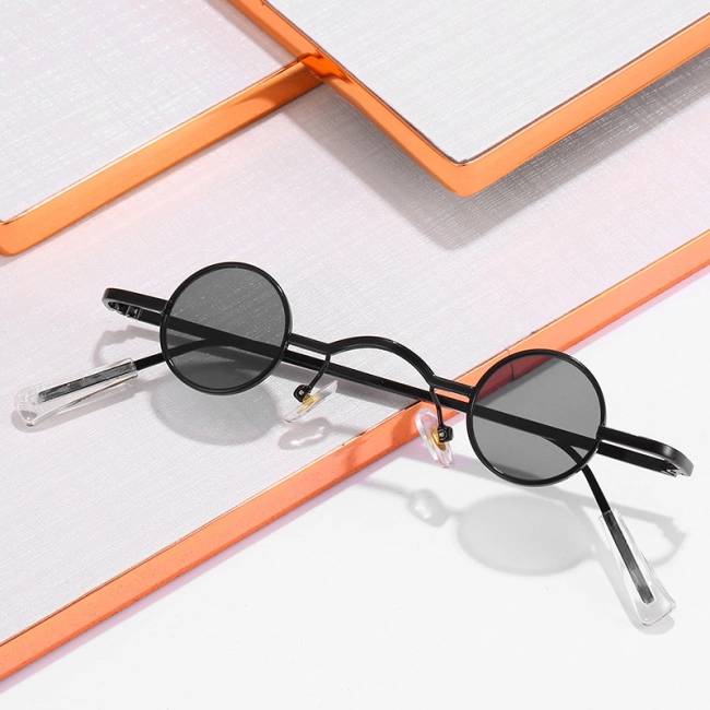 очки с маленькими линзами круглой формы