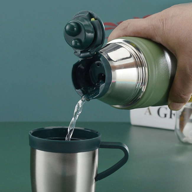 термос с чашками в подарочном наборе