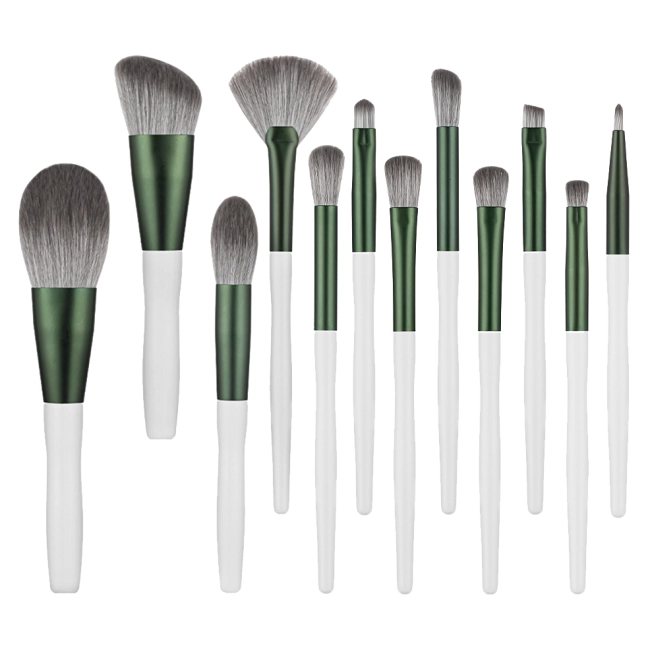 набор кистей с чехлом для макияжа