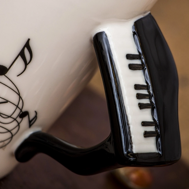 кружка с пианино