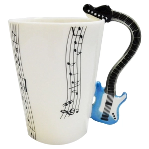 кружка с нотами и гитарой