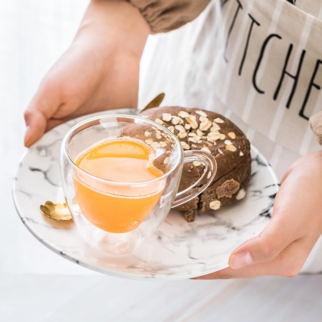 чашка з подвійним склом у формі серця