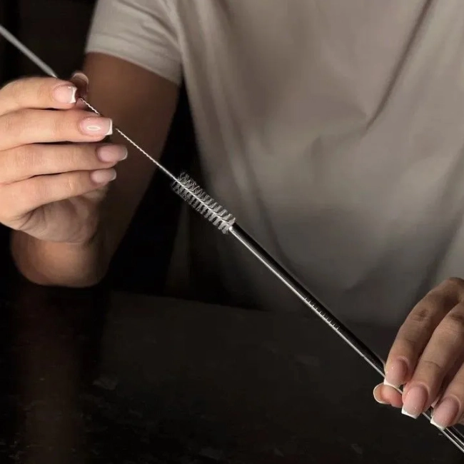 металеві трубочки в чохлі