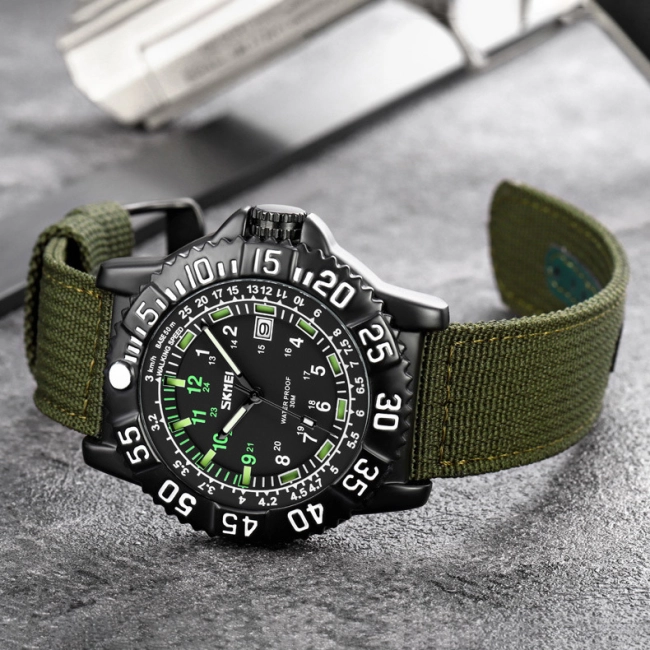 тактичний кварцовий годинник на руку