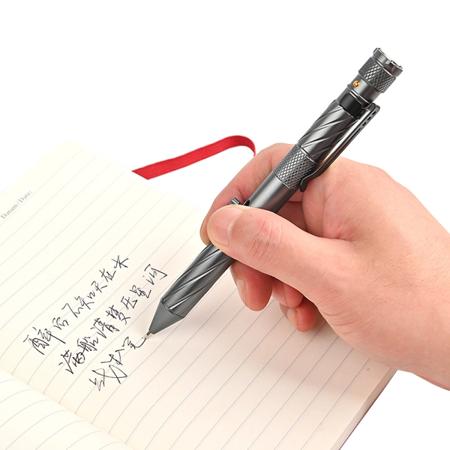 ручка з ліхтариком та лезом