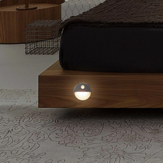 світлодіодний світильник із датчиком руху на стіну