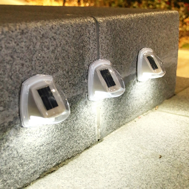 уличный светильник с солнечной панелью светодиодный