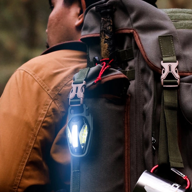 фонарик с карабином и открывашкой портативный