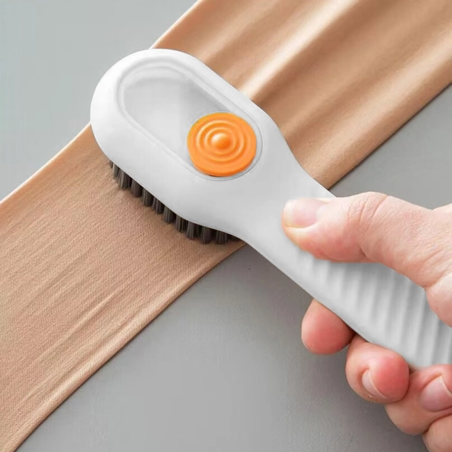 щетка с местом под моющее средство