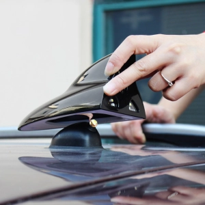 Акулячий плавець на дах автомобіля з сонячною батареєю акулячий плавець на дах автомобіля з сонячною батареєю