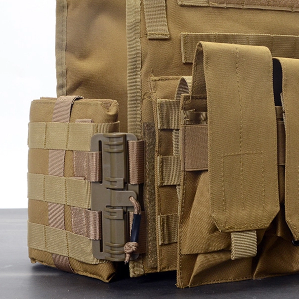 швидкознімна пряжка на жилет