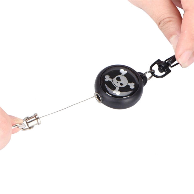 ретрактор с рисунком черепа