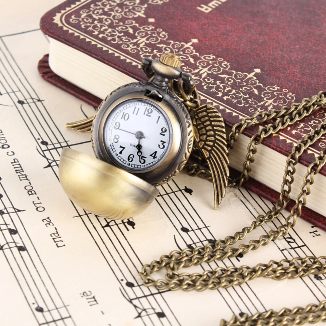 карманные часы в форме снитча