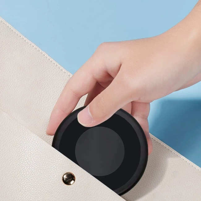 комплект с зарядным проводом и скрепкой для телефона