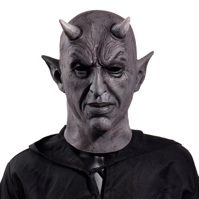 маска з мефістофелем