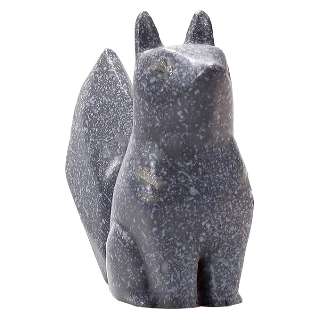 фигурка белки со светящимися глазами