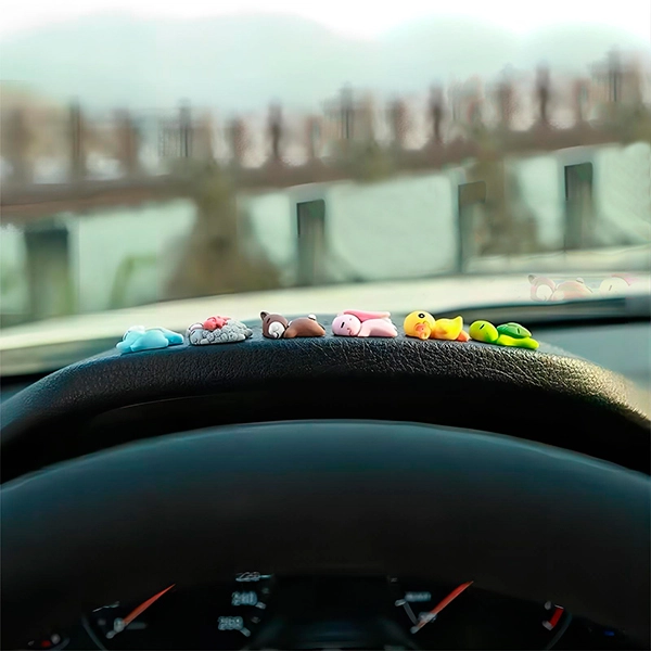 набор фигурок в машину