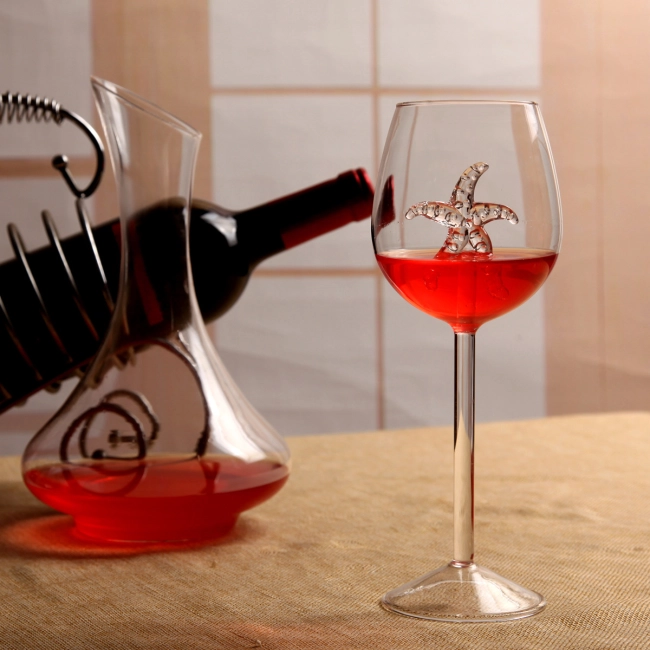 бокал на ножке с морской звездой