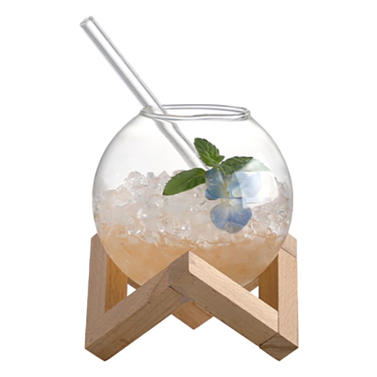 бокал на деревянной подставке