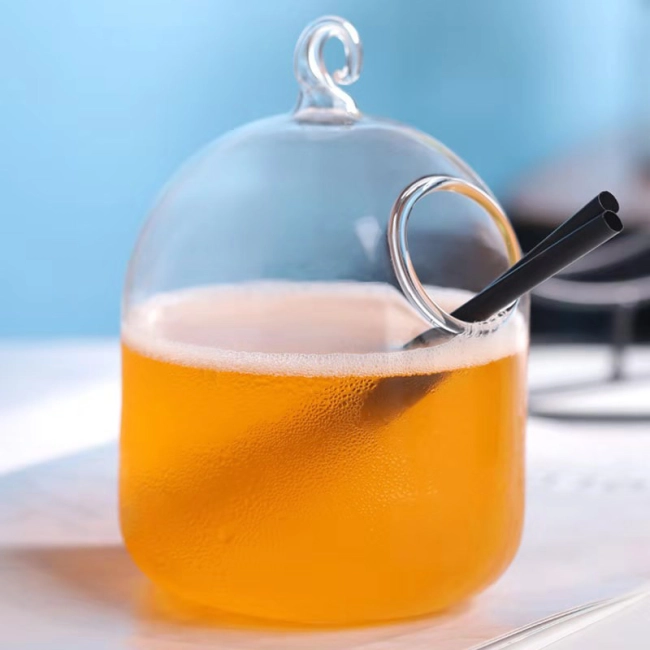 стеклянный бокал для напитков