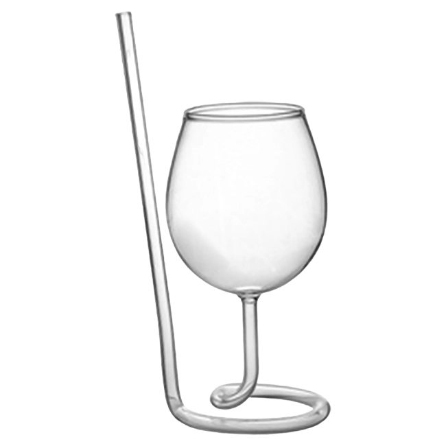 келих з коктейльною трубочкою