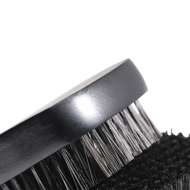 гребінець та ножиці для вусів