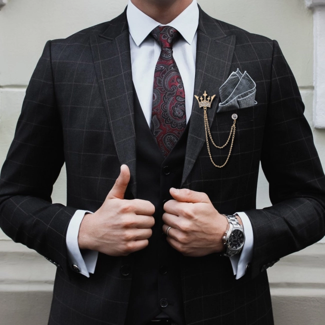 мужская брошь корона