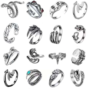 набір каблучок на пальці