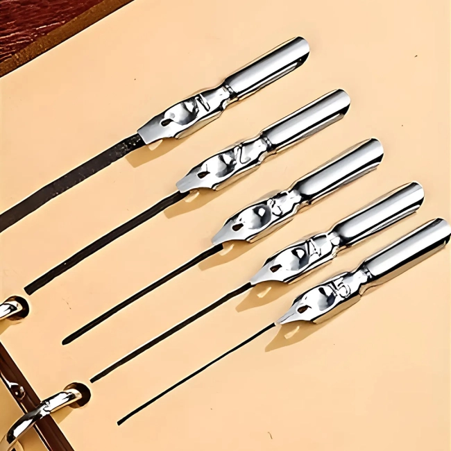 перова ручка з чорнильницею в наборі