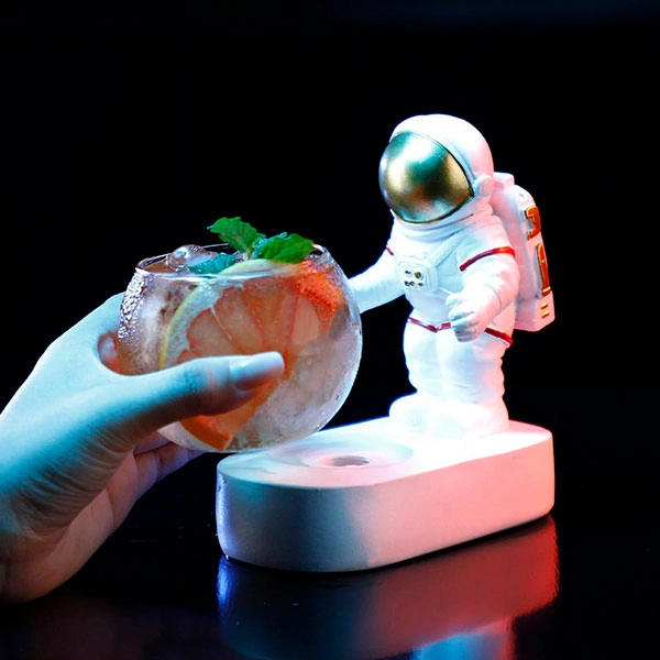 коктейльний келих з астронавтом