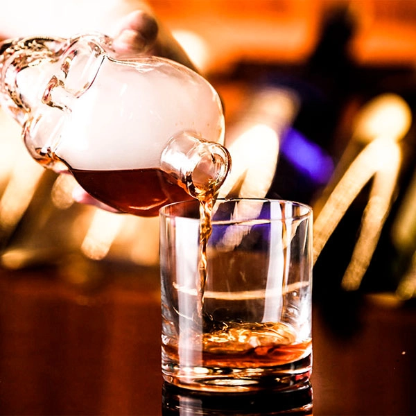 графин с черепом