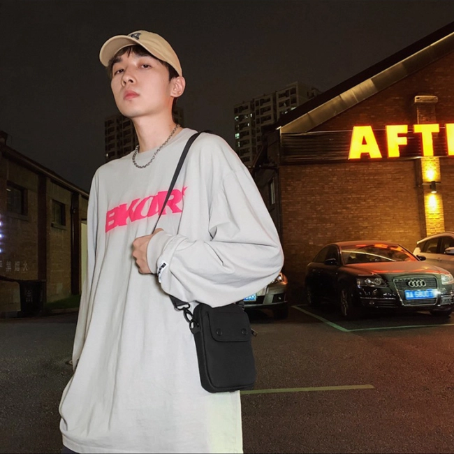 маленькая сумка-мессенджер на молнии