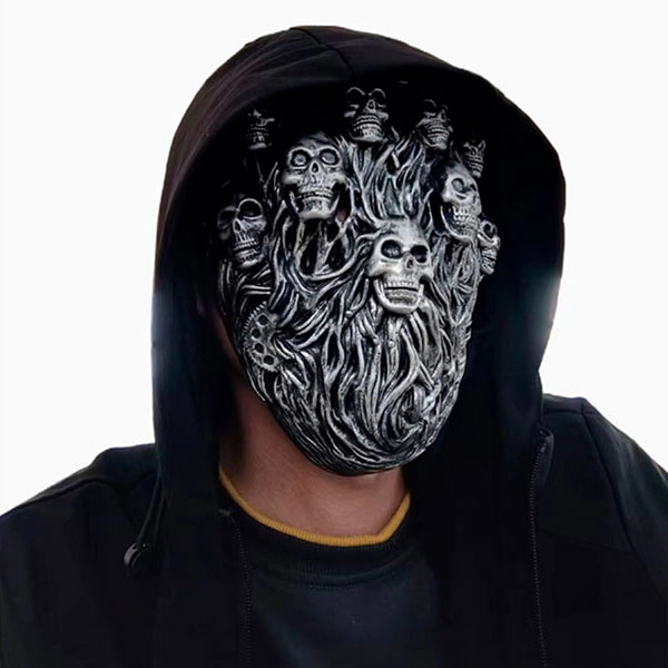 страшная маска с черепами