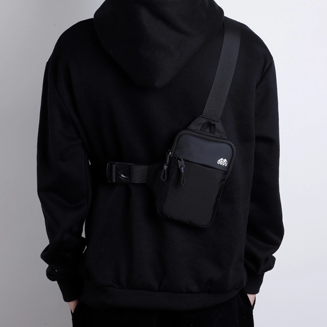 спортивна нагрудна сумка на плече