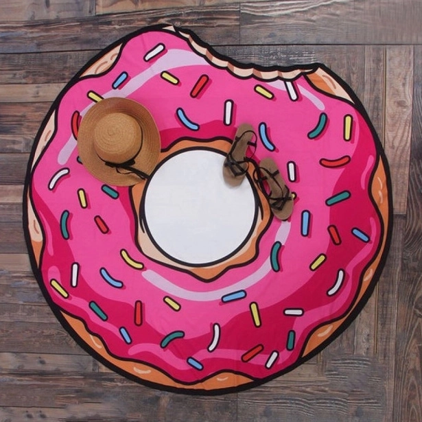 покрывало пончик на пляж