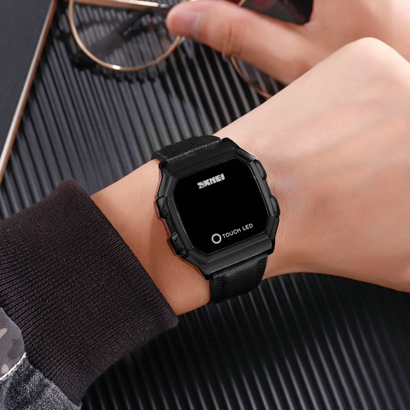 годинник електронний наручний для чоловіків