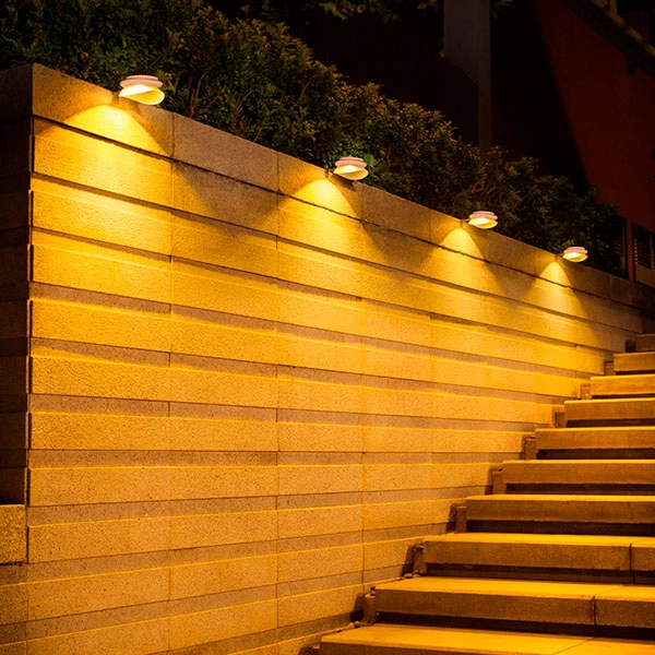 фонарь на солнечной батарее для забора