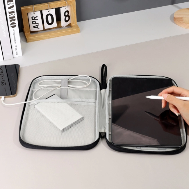 органайзер для зберігання зарядок та планшета