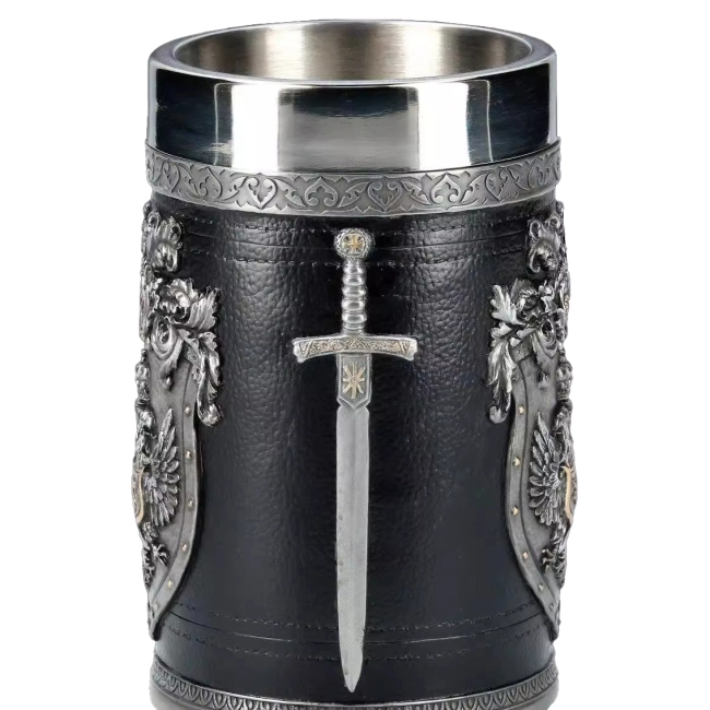 кружка з ручкою сокирою