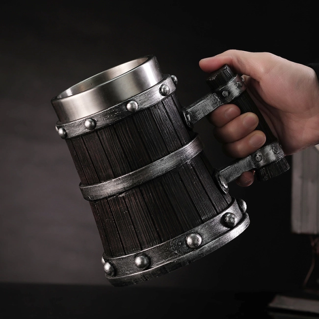 чашка в форме бочки