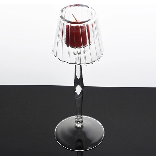 підсвічник скляний у формі лампи