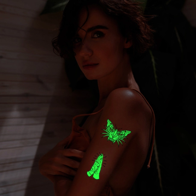 светящиеся татуировки в темноте