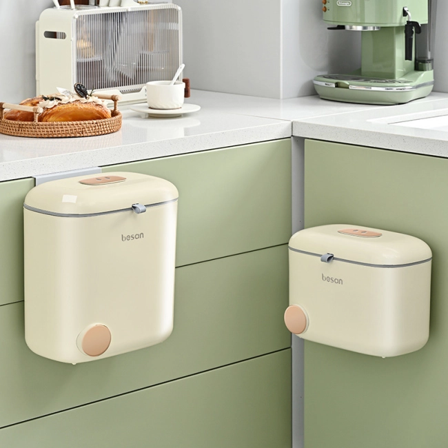 відро для сміття з кришкою на дверцята