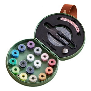 швейный набор с нитками и иголками