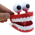 заводная игрушка в форме зубов с глазами