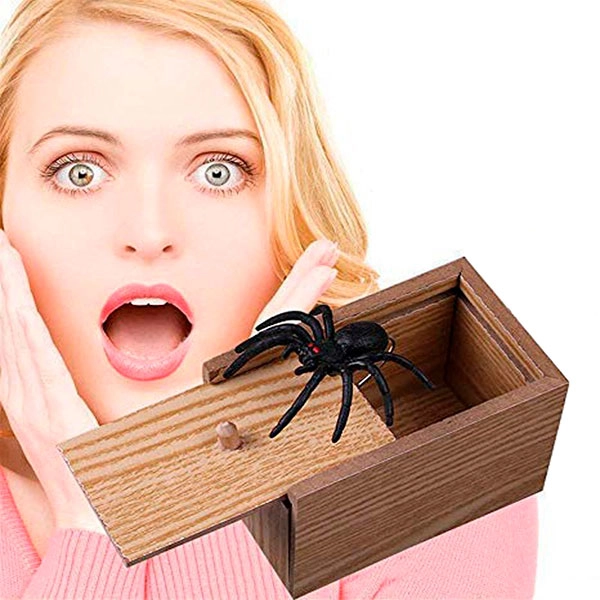 павук, що вистрибує в коробці